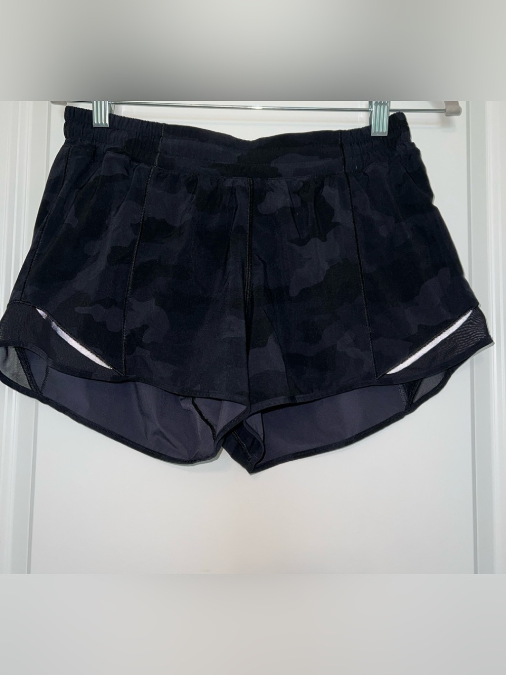 Lululemon Women’s Active Camo Running Shorts  3.75” inseam Black 10 Tall great